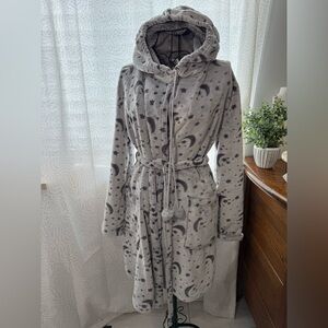 SLEEP CHIC Cozy Gray Hooded Robe with Belt, M